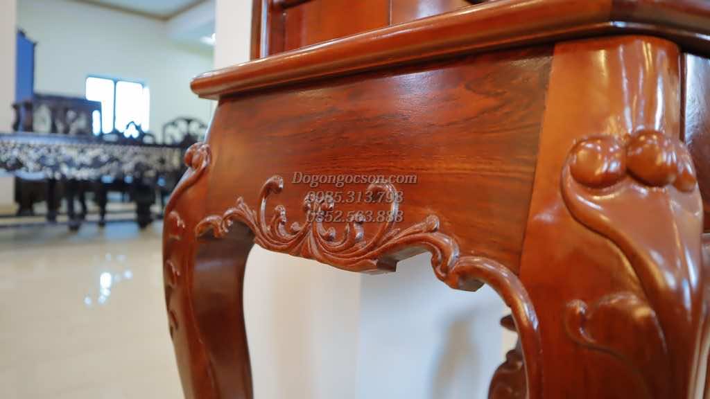 Các họa tiết hoa lá tây tinh xảo