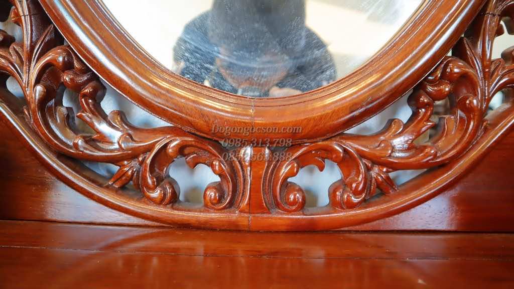 Các họa tiết hoa lá tây tinh xảo