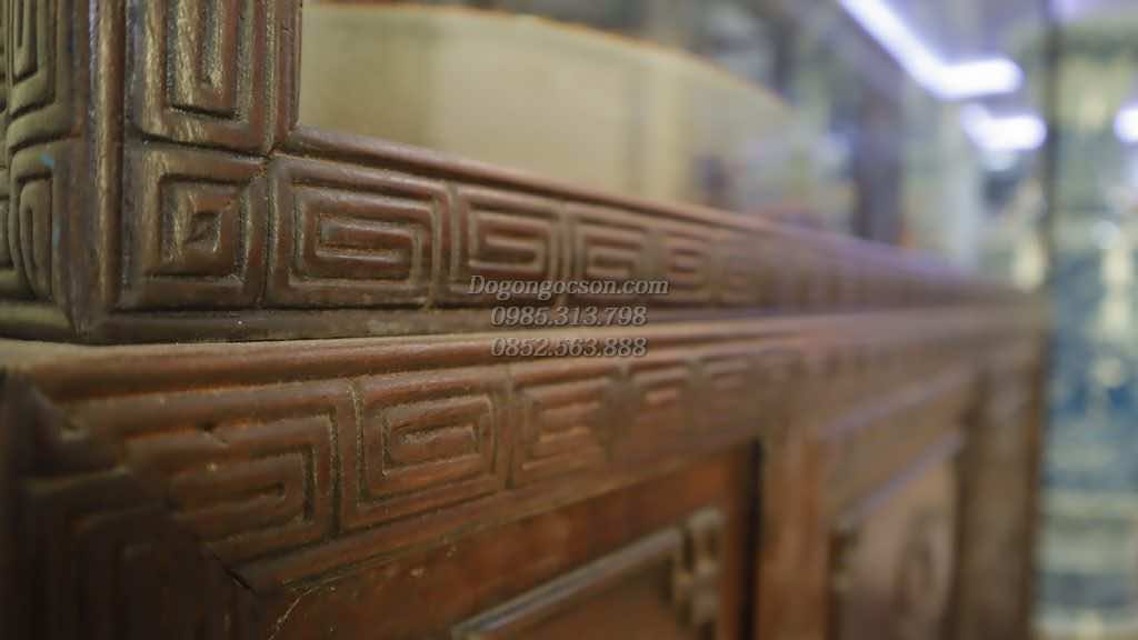 Khớp nối giữa thùng tủ và bệ dưới