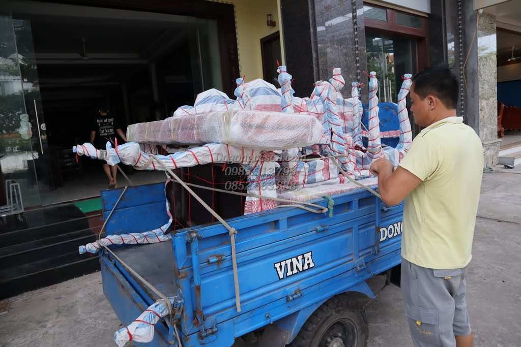 bàn giao tranh tứ quý gỗ