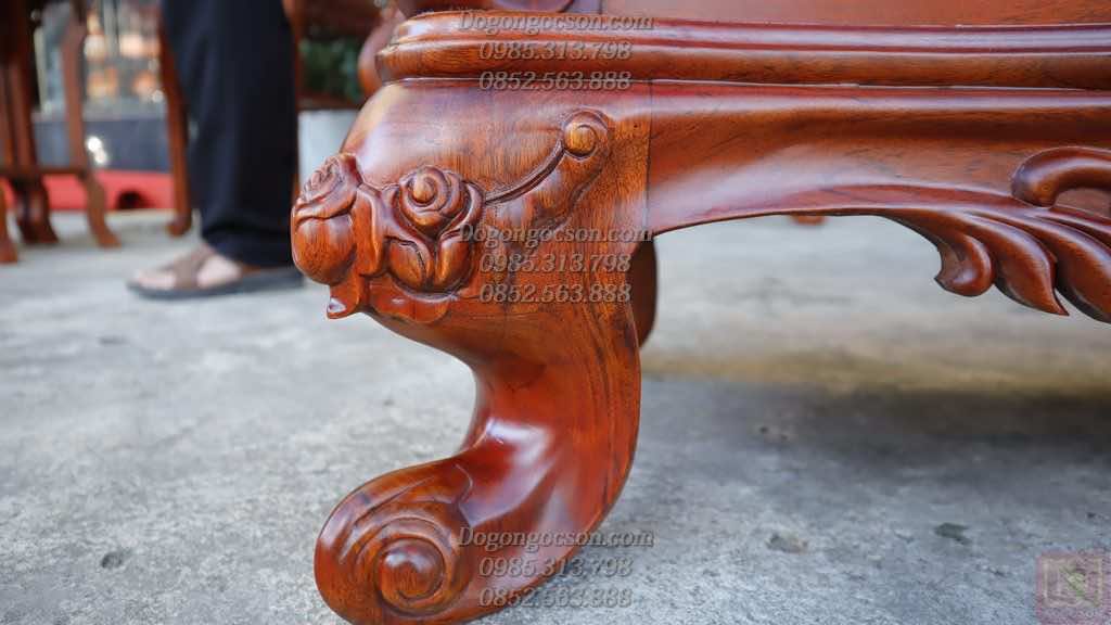 Chân 9 được chạm bông hồng