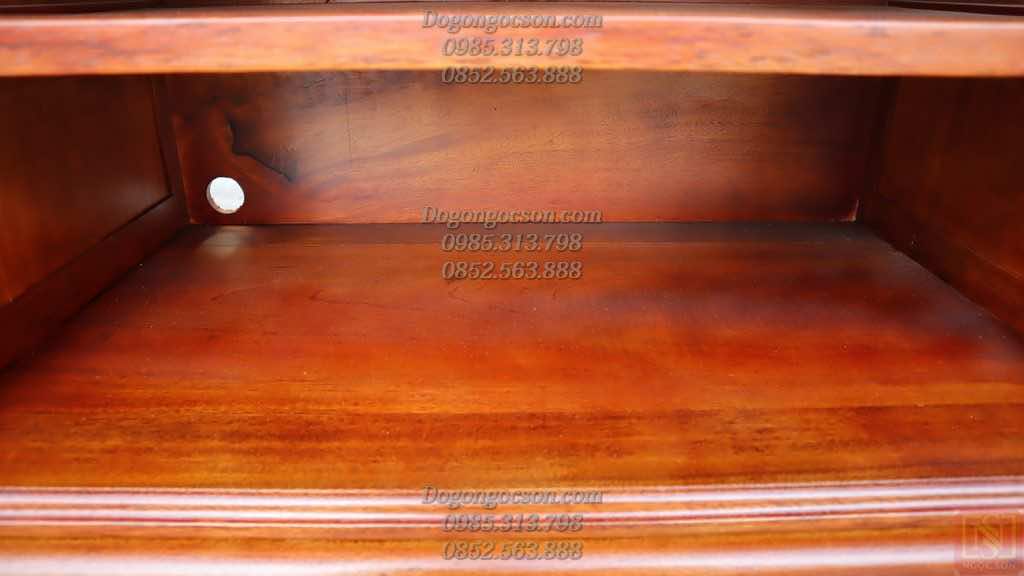 Mặt tủ giữa của KTV002