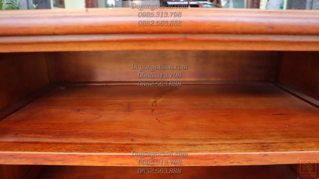 Mặt tủ giữa của KTV002
