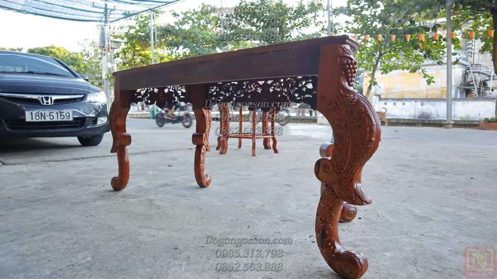 Mặt sau của chiếc bàn bán nguyệt đục hoa lá tây BBD003