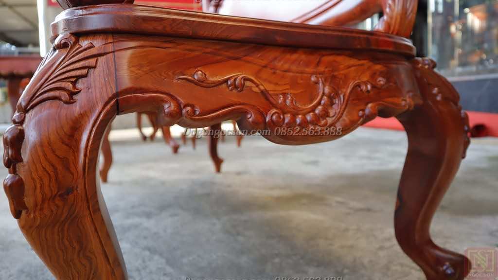 Chi tiết bên hông đoản kỷ